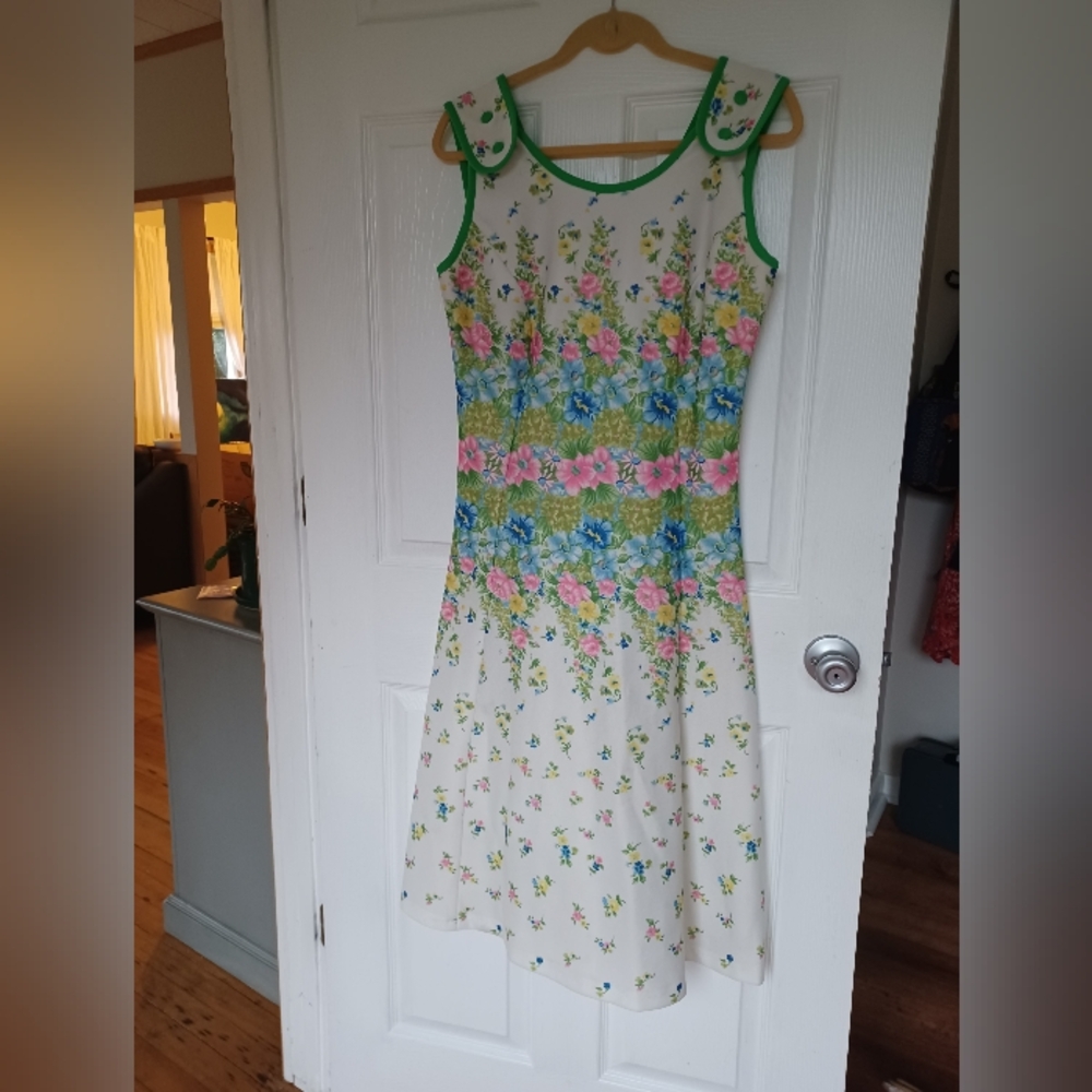 Stunning Floral Vintage Dress
